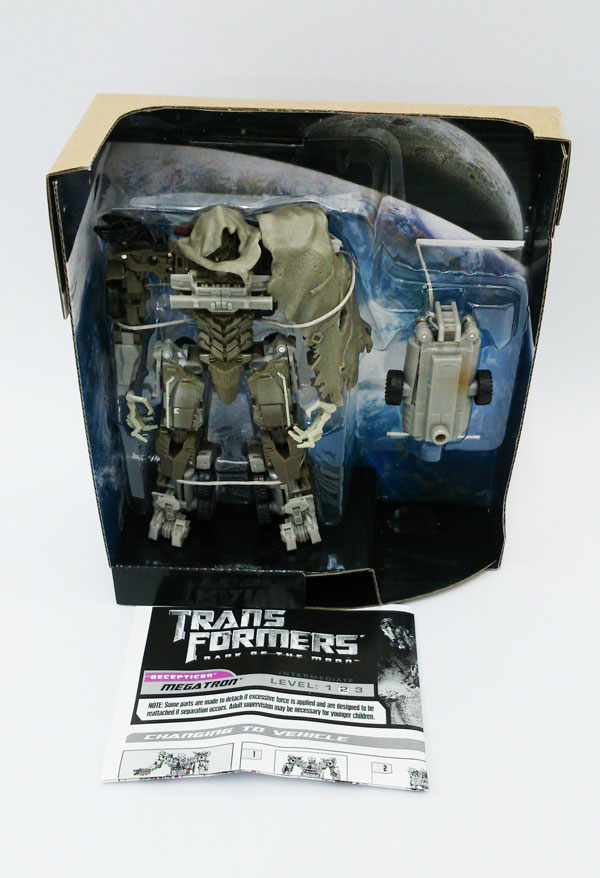 Megatron-Dark-Of-The-Moon-(12)