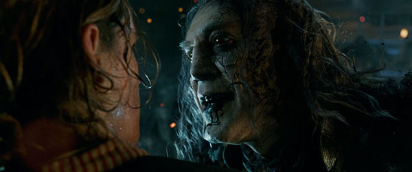 Pirates-of-the-Caribbean-Dead-Men-Tell-No-Tales--(4)