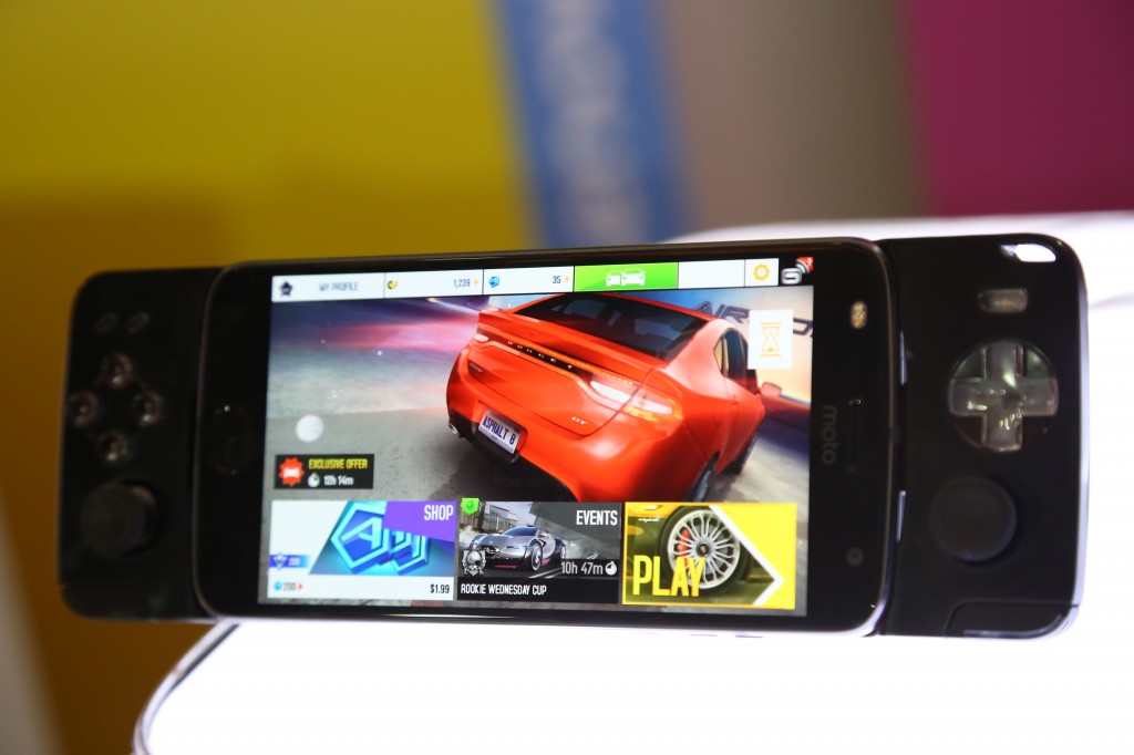 Moto Z2 Play Game Pad 01