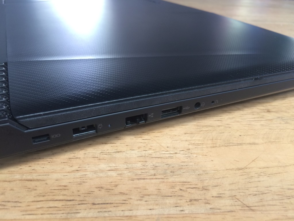 LENOVO LEGION Y520_04
