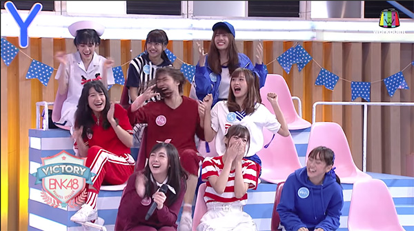 danso-play-akb48-bnk48 (19)