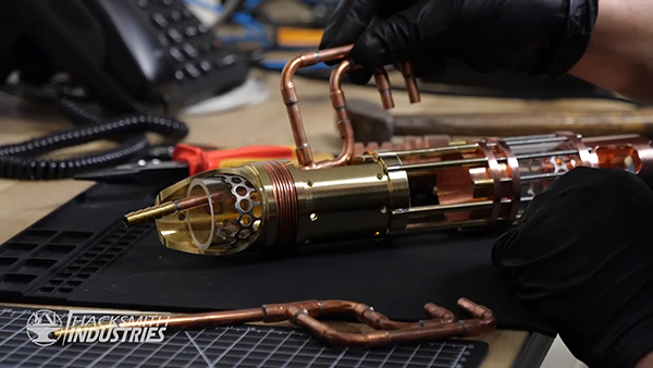 4000° PLASMA LIGHTSABER BUILD (RETRACTABLE BLADE!) (6)