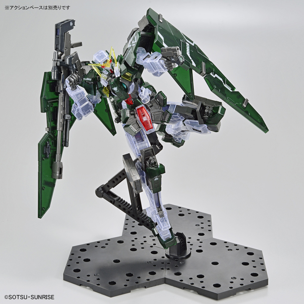 the-gundam-base-limited-mg-gundam-dynames-clear-color (5)