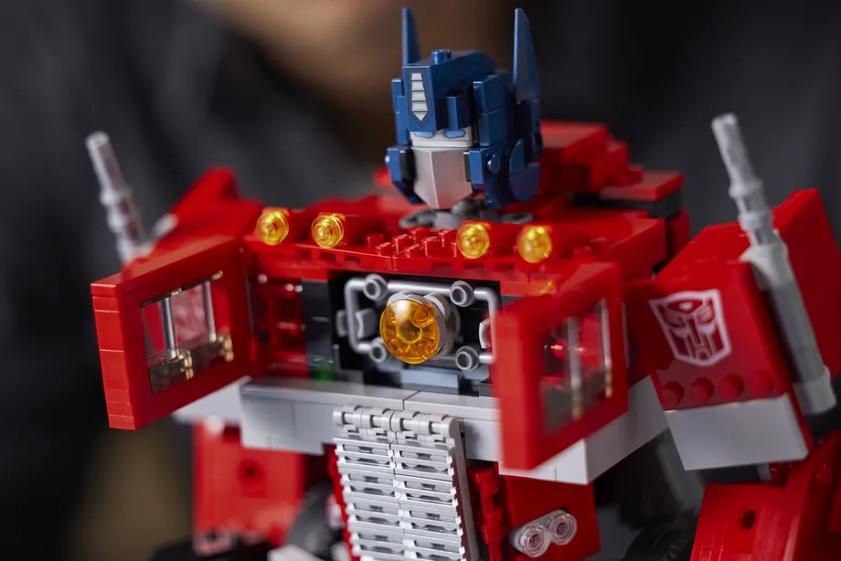 LEGO-Transformers-Optimus-Prime-  (3)