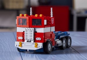 LEGO-Transformers-Optimus-Prime-  (8)