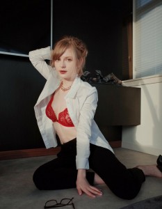 ella-freya-resident-evil-4-remake (22)