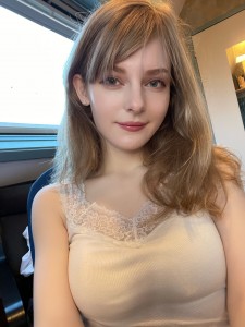ella-freya-resident-evil-4-remake (26)