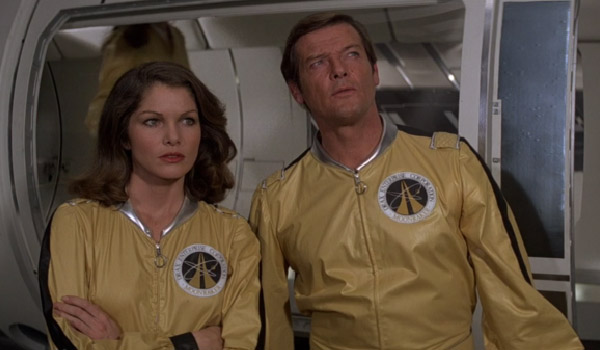 10-bond-girl-007 (4)