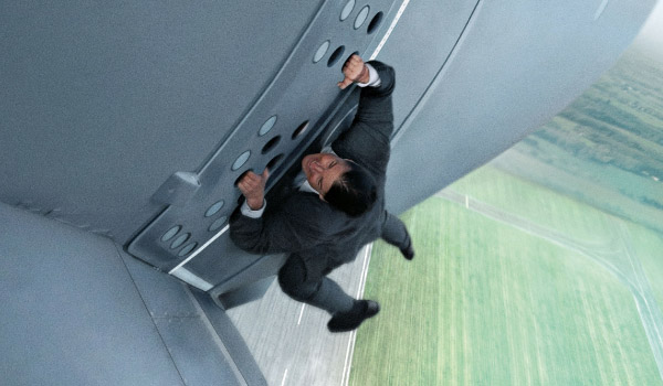 10-action-form-tom-cruise-scene-in-mission-impossible (9)