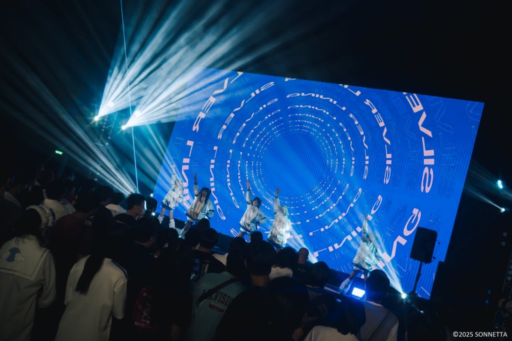 silver-lining-debutstage (3)