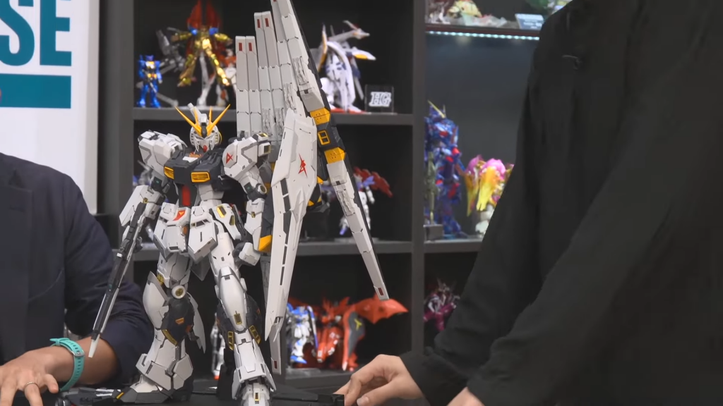 160-perfect-grade-unleashed-rx-93-nu-gundam (6)