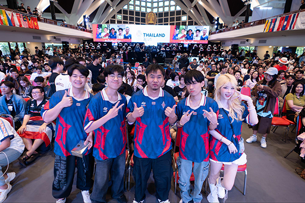 บรรยากาศแฟนอีสปอร์ตร่วมส่งแรงเชียร์นักกีฬาในรอบชิงชนะเลิศ - 01