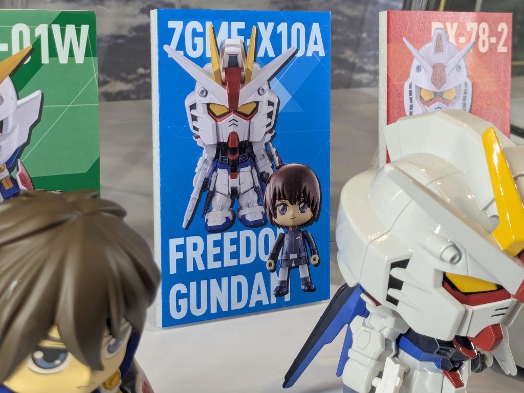 Gundam Cross and Gundam Miximize (3)