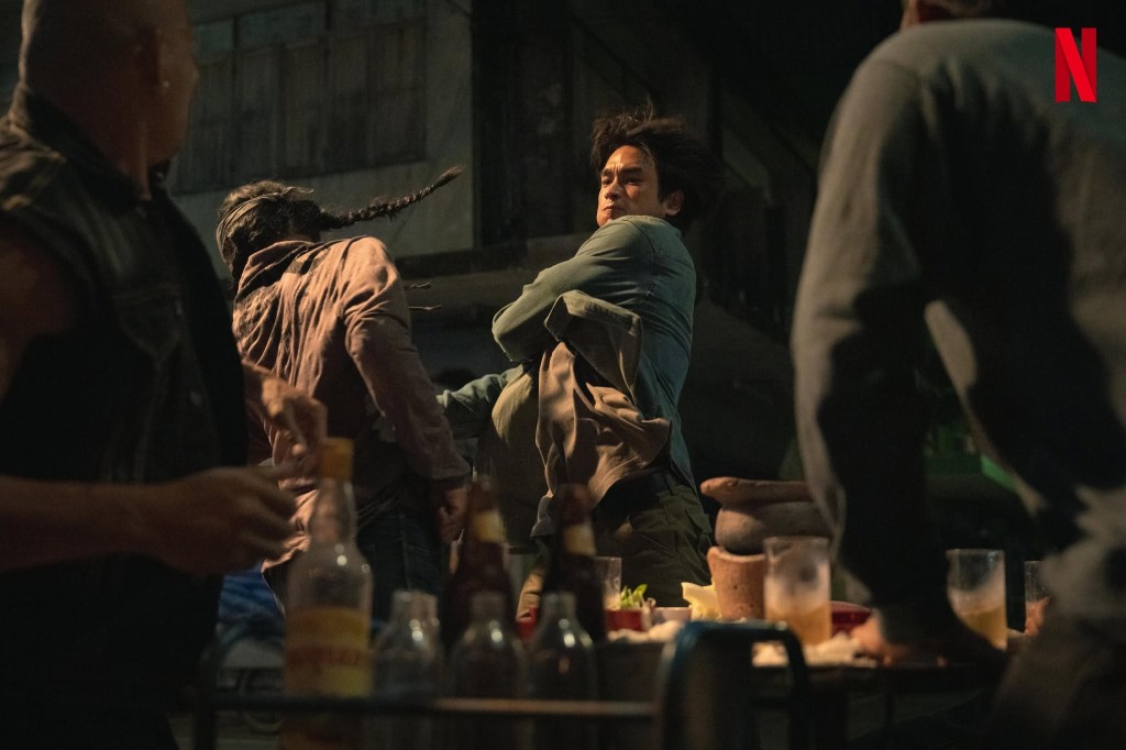 khon-dueat-thuang-khaen-the-debt-collector-netflix (6)