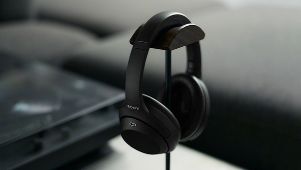 3.Pic_WH-1000XM4C_Black_Music